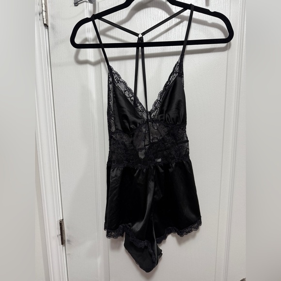 Forever 21 Tops - Forever 21 Black Lace Satin Lingerie Romper Teddy Sleepwear Women’s Size Small